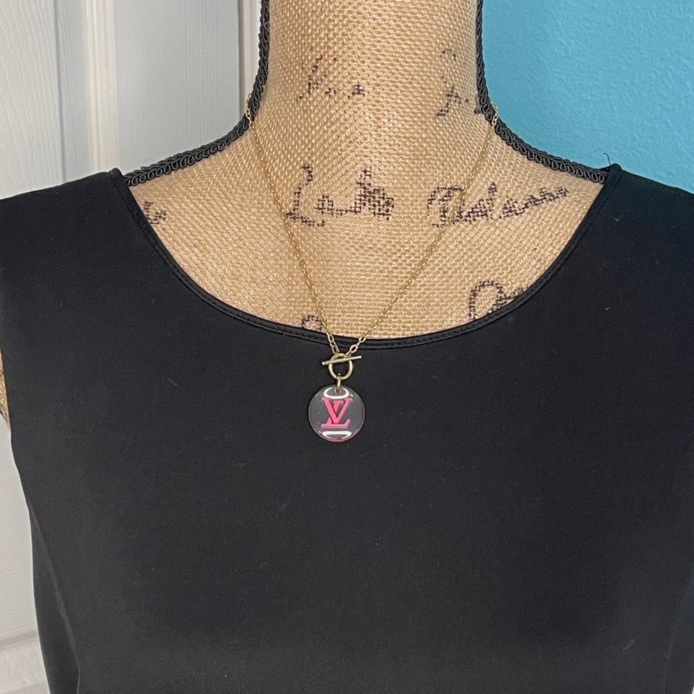 Louis Vuitton 🛍 Charm 10K Yellow Gold Necklace - Picture 2 of 7